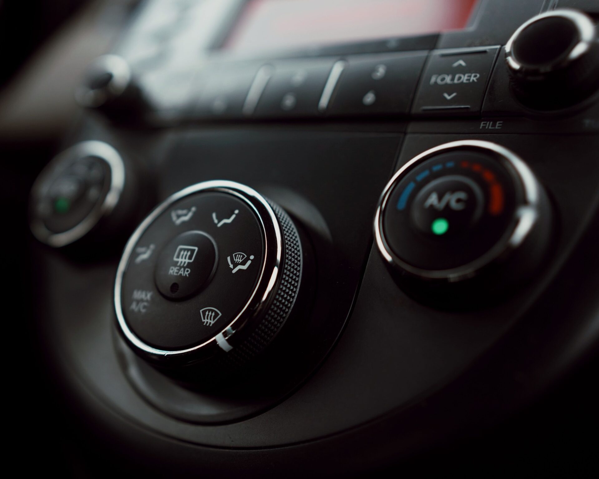 Aria condizionata in auto: in quali casi va spenta per evitare sanzioni