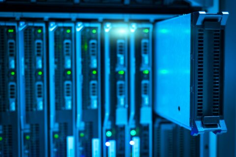 L’altra faccia dell’IA: la montagna di rifiuti elettronici prodotta dai data center